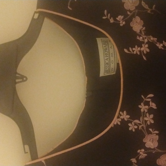 Black linen and rayon blend dress with rose pink embroidered flower design - Picture 5 of 7